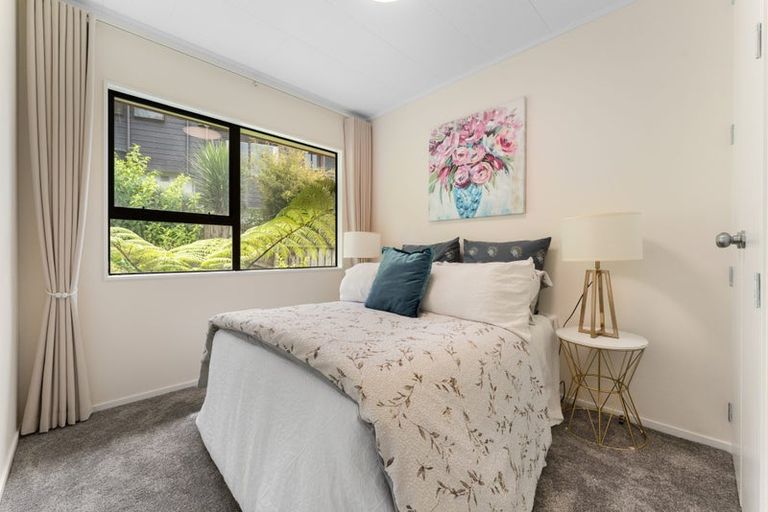 Photo of property in 2/16 Kupari Place, Totara Vale, Auckland, 0629