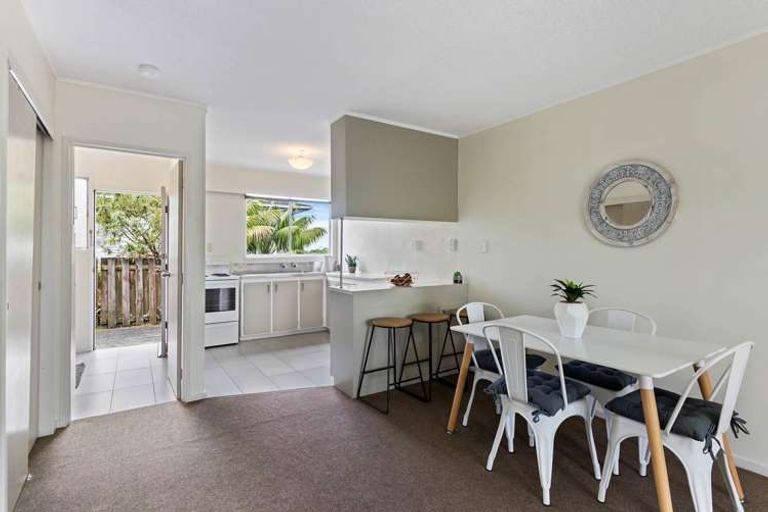 Photo of property in 2/200 Chivalry Road, Glenfield, Auckland, 0629