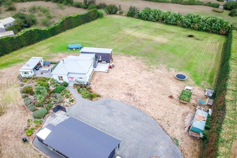 Photo of property in 17 Paetawa Road, Peka Peka, Waikanae, 5391
