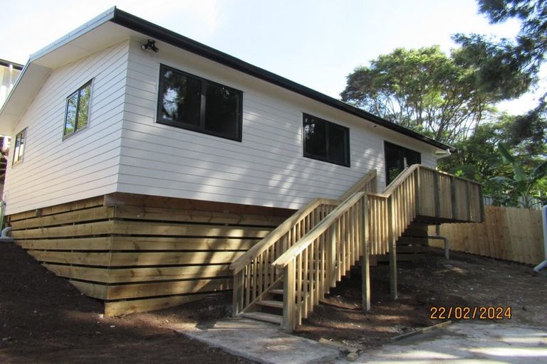 Photo of property in 5 Fernhaven Place, Massey, Auckland, 0614