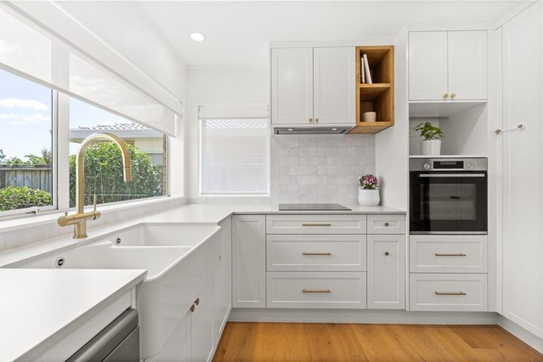 Photo of property in 12 Judd Place, Orewa, 0931