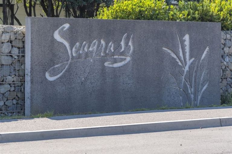 Photo of property in 55 Seagrass Place, Otaki Beach, Otaki, 5512