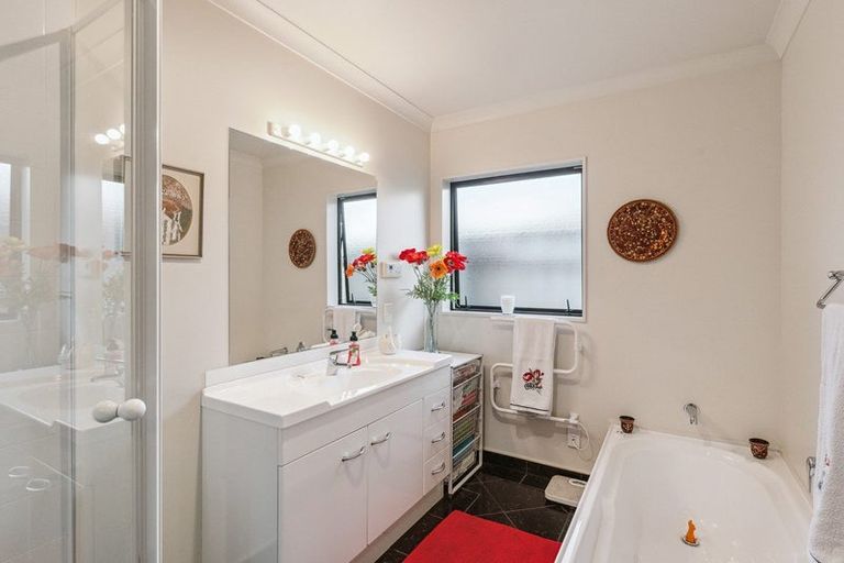 Photo of property in 1 Quadrant Heights, Paraparaumu, 5032