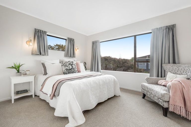 Photo of property in 2/29 Rapallo Place, Farm Cove, Auckland, 2012