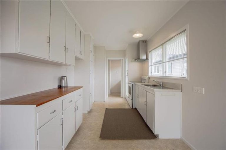 Photo of property in 28 Larnoch Road, Henderson, Auckland, 0610