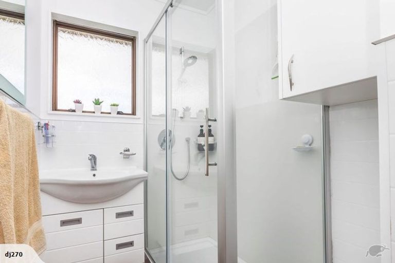 Photo of property in 41a Sunhaven Drive, Newlands, Wellington, 6037