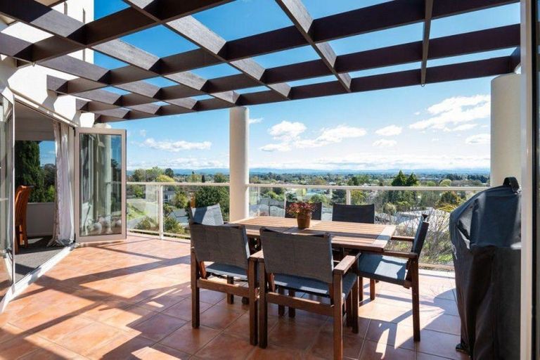 Photo of property in 15 Iona Road, Havelock North, 4130