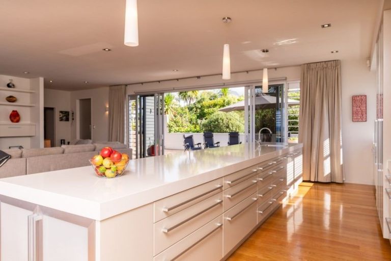 Photo of property in 18 Wintle Street, Mangawhai Heads, Mangawhai, 0505