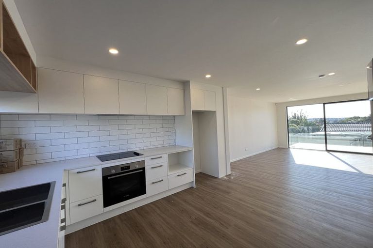 Photo of property in 150c Chivalry Road, Glenfield, Auckland, 0629