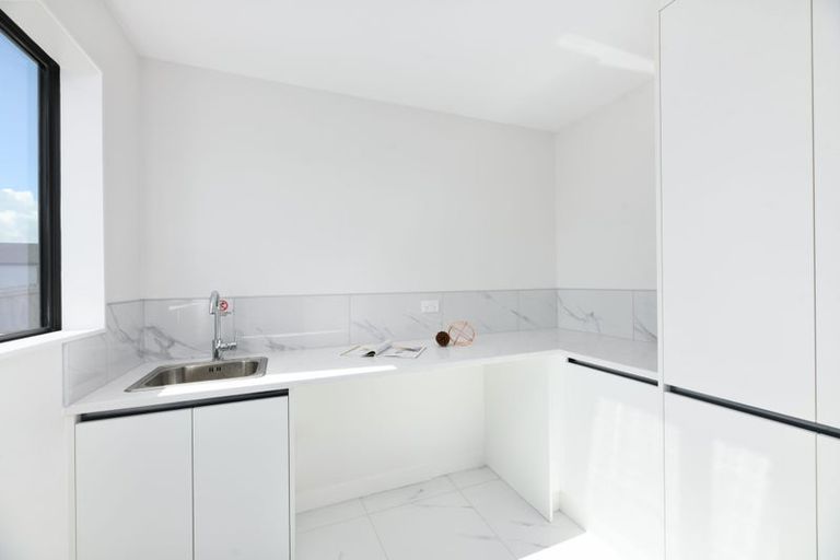 Photo of property in 5 Eric Gifford Drive, Ranui, Auckland, 0612