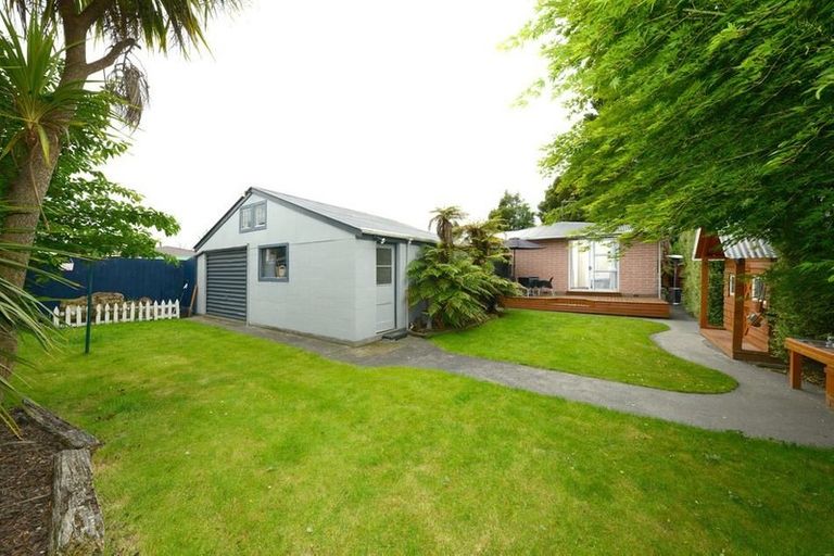 Photo of property in 127 Grimseys Road, Redwood, Christchurch, 8051