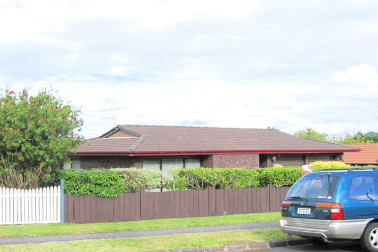 Photo of property in 19 Mark Edward Drive, Half Moon Bay, Auckland, 2012