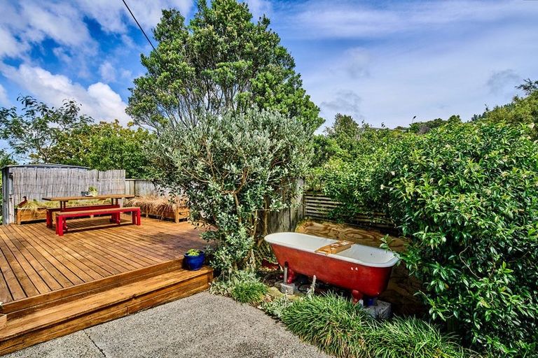 Photo of property in 35 Lincoln Avenue, Tawa, Wellington, 5028