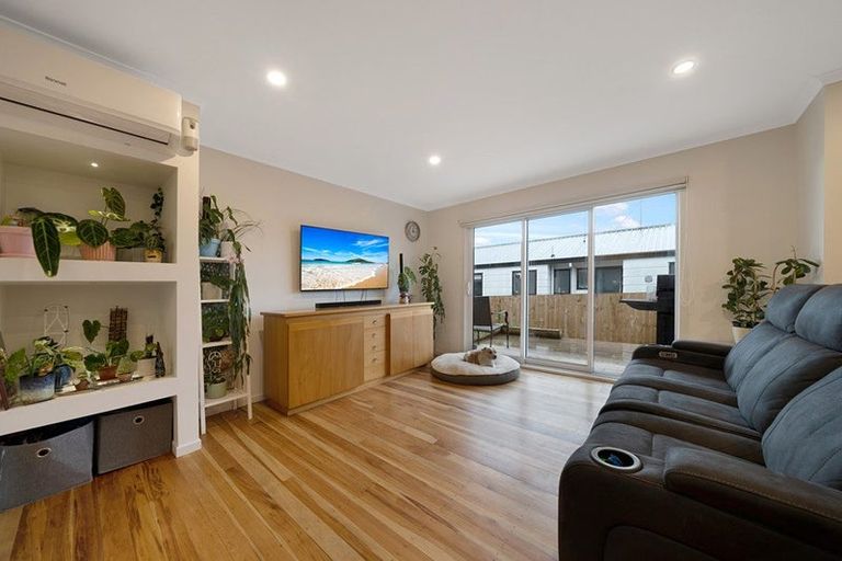 Photo of property in 14d Kirrie Avenue, Te Atatu South, Auckland, 0610