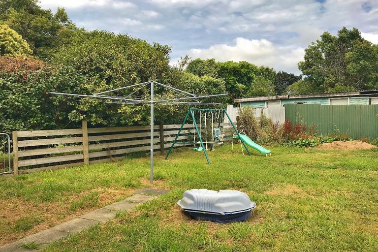 Photo of property in 17 Domain Street, Waiuku, 2123
