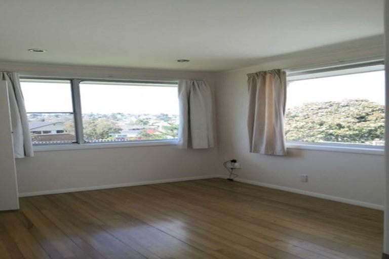 Photo of property in 13 Borrowdace Avenue, Botany Downs, Auckland, 2010