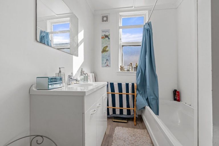 Photo of property in 98 Pembroke Street, Carterton, 5713