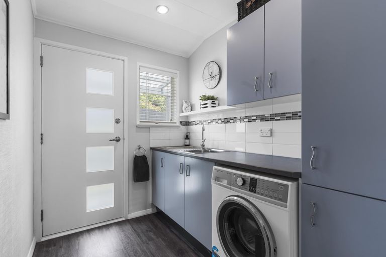 Photo of property in 61 Robbies Road, Shelly Park, Auckland, 2014