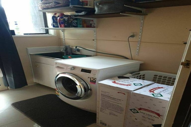 Photo of property in 6 Garner Place, Glenfield, Auckland, 0629