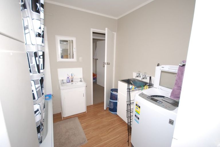 Photo of property in 2/4 Panorama Road, Mount Wellington, Auckland, 1060