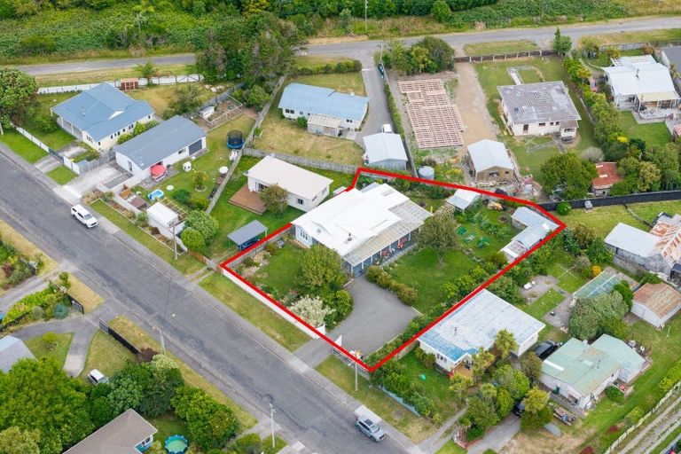 Photo of property in 37 Kiharoa Street, Otaki Beach, Otaki, 5512