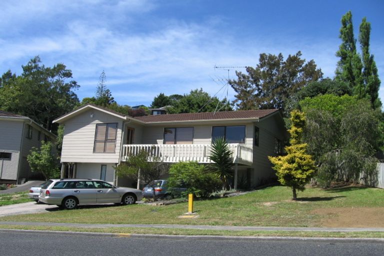 Photo of property in 2/99 Oaktree Avenue, Browns Bay, Auckland, 0630