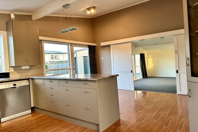 Photo of property in 2 Newcastle Street, Hokowhitu, Palmerston North, 4410