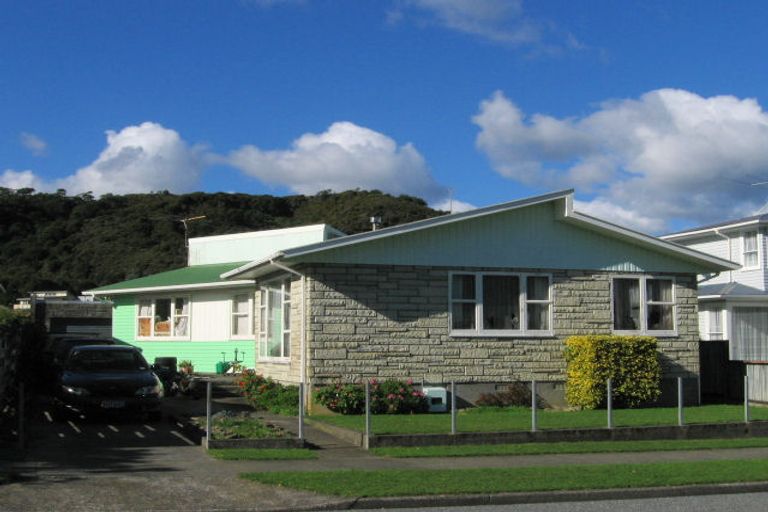 Photo of property in 50 Momona Street, Wainuiomata, Lower Hutt, 5014