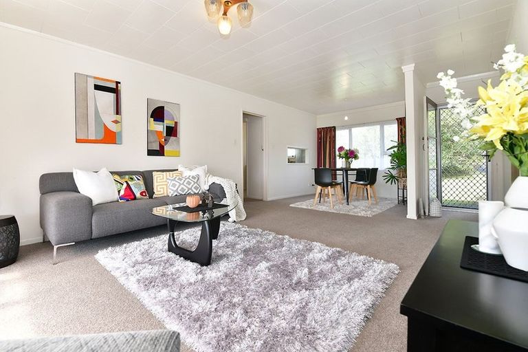 Photo of property in 60 Albatross Road, Red Beach, 0932