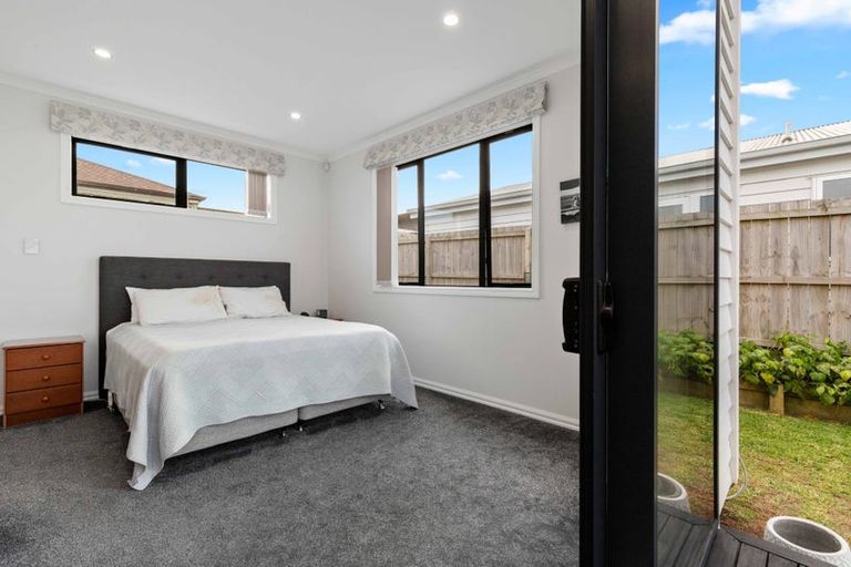 Photo of property in 4 Poutawa Lane, Clarks Beach, 2122