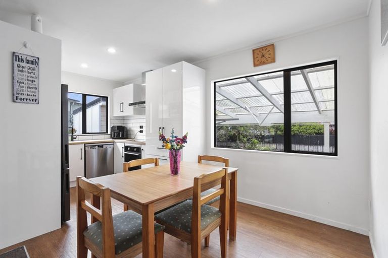 Photo of property in 49 Springs Road, Parakai, 0830