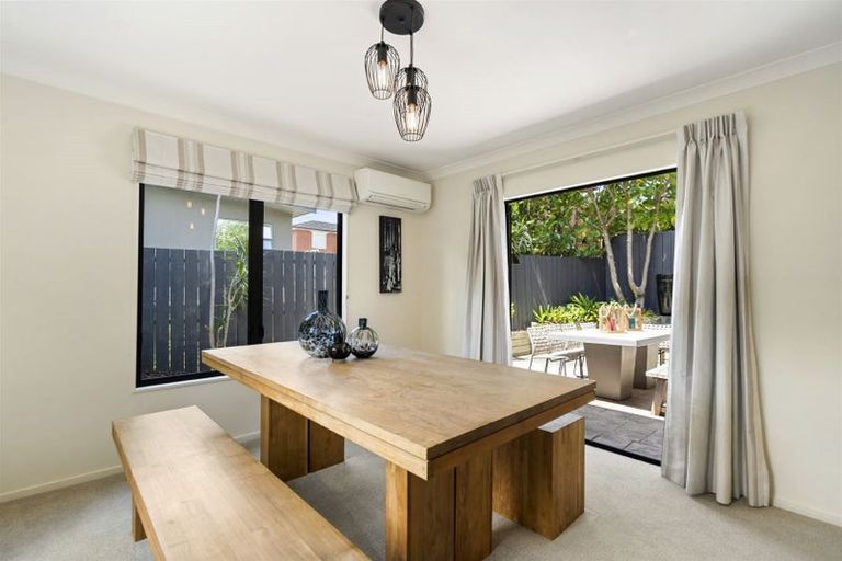Photo of property in 8a Lupetti Rise, West Harbour, Auckland, 0618