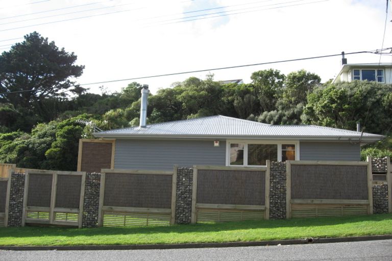 Photo of property in 62 Kenmore Street, Newlands, Wellington, 6037