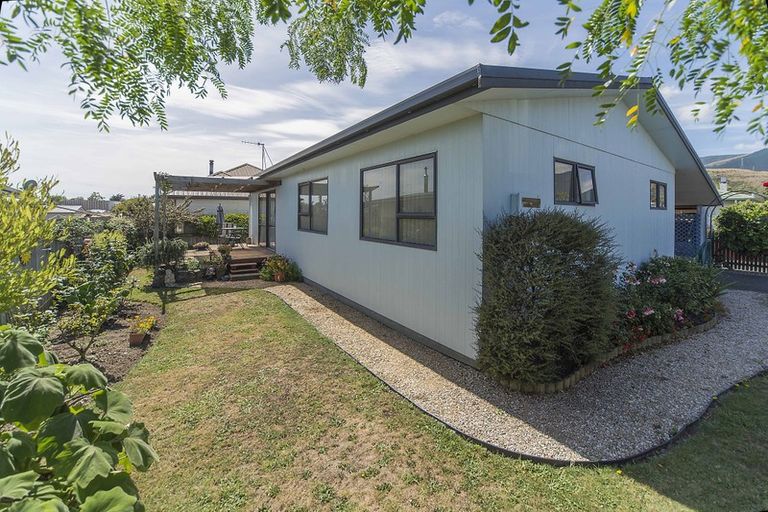 Photo of property in 7 Polstead Road, Stoke, Nelson, 7011