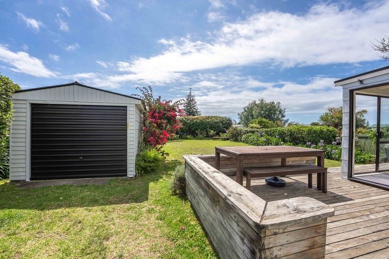 Photo of property in 13 Atua Street, Waikanae Beach, Waikanae, 5036