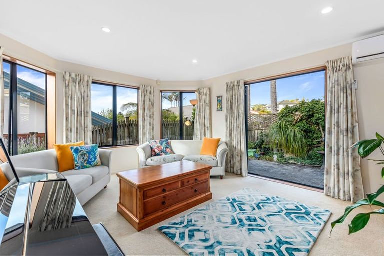Photo of property in 19 Angel Way, Stanmore Bay, Whangaparaoa, 0932