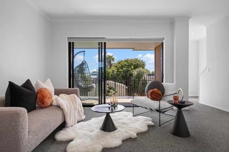 Photo of property in 8/5 Peachgrove Road, Te Atatu Peninsula, Auckland, 0610