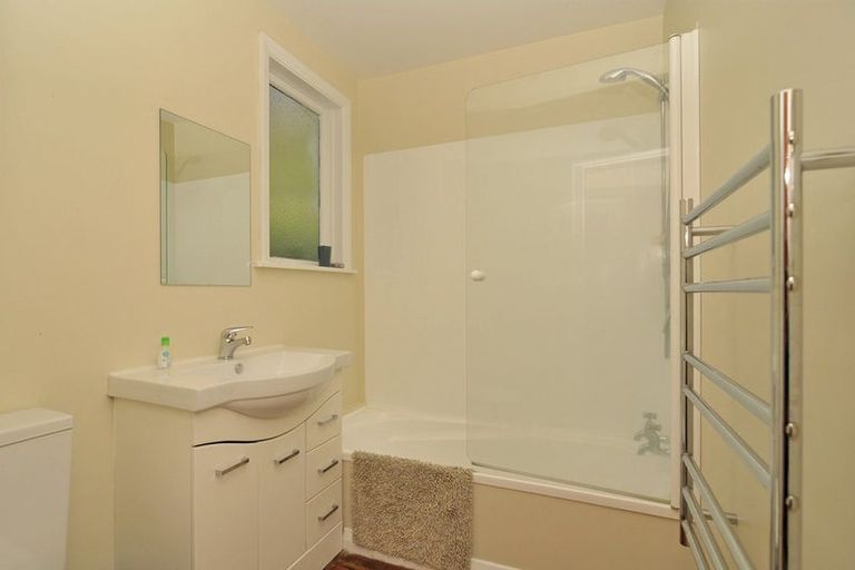 Photo of property in 35 Beacon Hill Road, Strathmore Park, Wellington, 6022