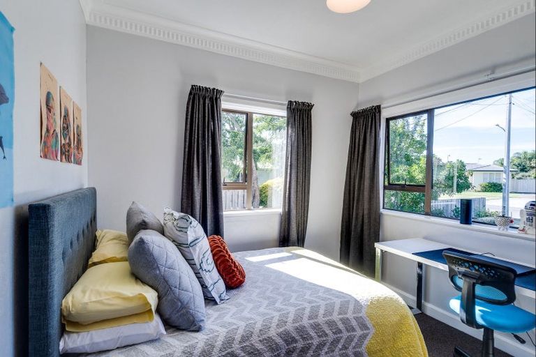 Photo of property in 5 Golding Road, Taradale, Napier, 4112