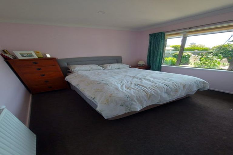 Photo of property in 19 Dunsford Close, Halswell, Christchurch, 8025