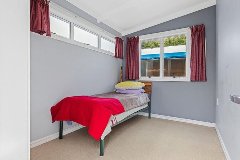 Photo of property in 10 North Street, Mokau, 4376