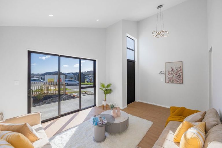 Photo of property in 30 Paihere Street, Huapai, Kumeu, 0810