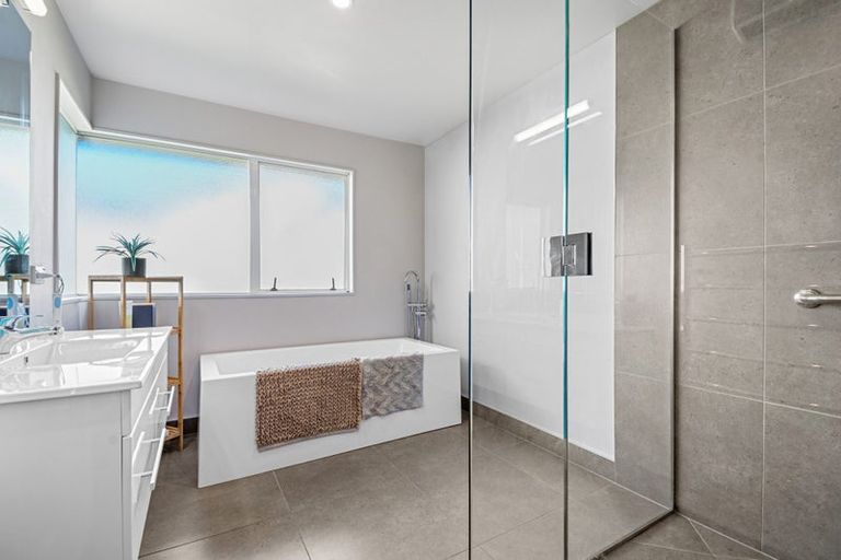 Photo of property in 32 Merlot Heights, Huapai, Kumeu, 0810