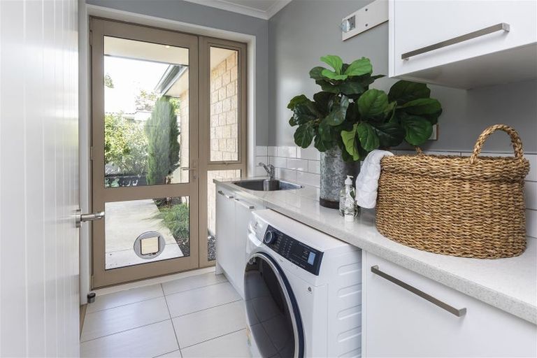 Photo of property in 135a Avonhead Road, Avonhead, Christchurch, 8042