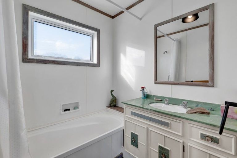 Photo of property in 11 Hector Place, Opunake, 4616