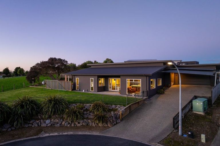 Photo of property in 15 Lionel Place, Mapua, 7005