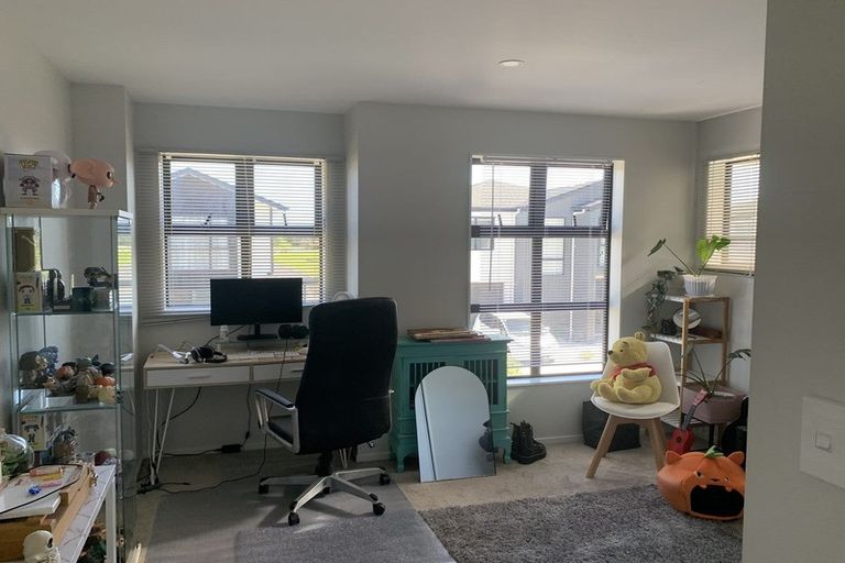 Photo of property in 7 Irving Place, Hobsonville, Auckland, 0616