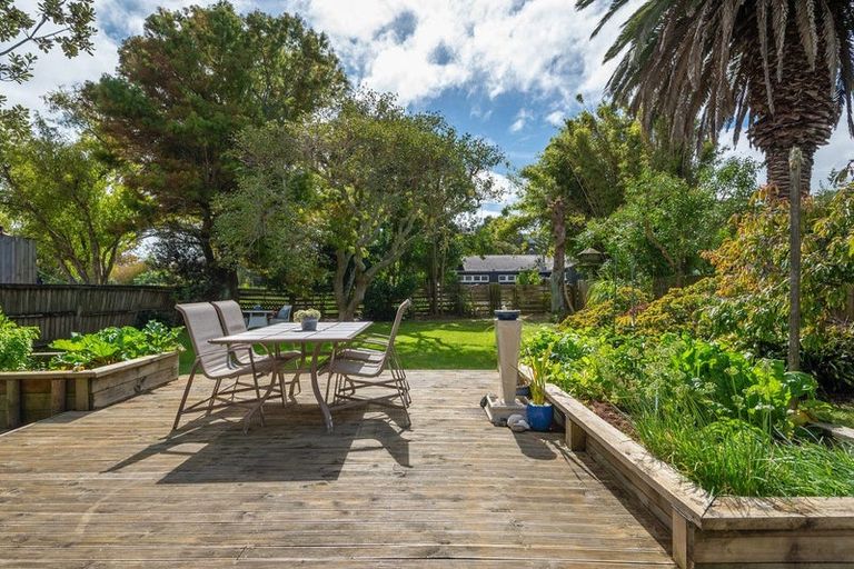 Photo of property in 7 Parakai Avenue, Parakai, 0830