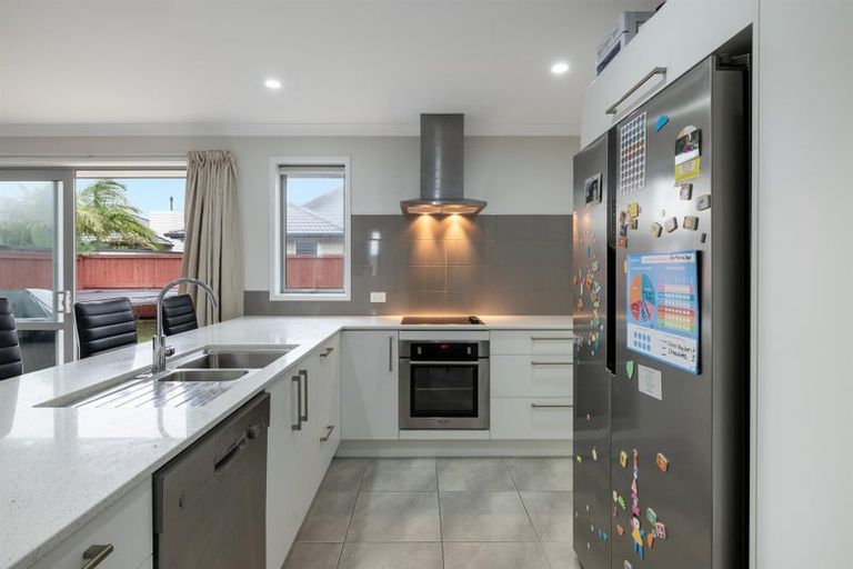 Photo of property in 25 Livingstone Drive, Papamoa Beach, Papamoa, 3118