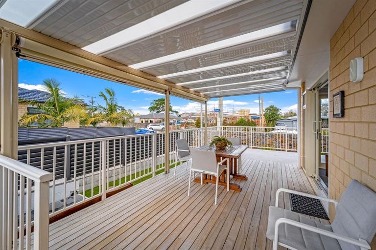 Photo of property in 1 Waitaha Close, Orewa, 0931